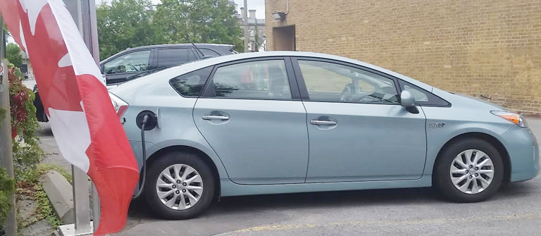 Hybrid Vehicle charging at a parking lot